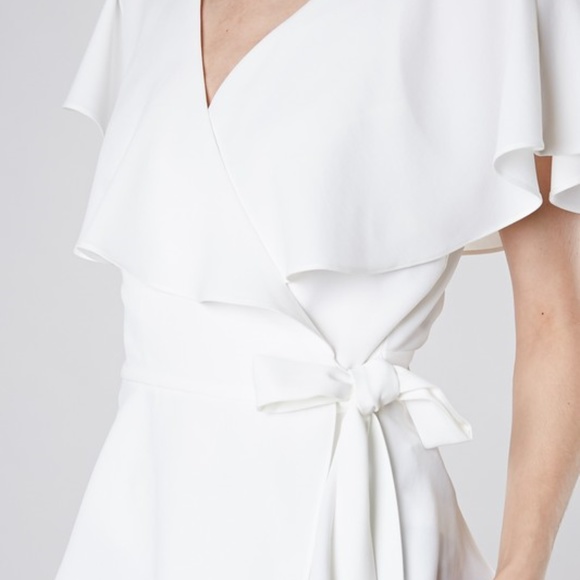 NWT Gorgeous white top with back detail - Picture 7 of 7